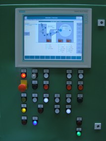 通过彩色触摸面板和/或设备按钮实现最先进的设备操作